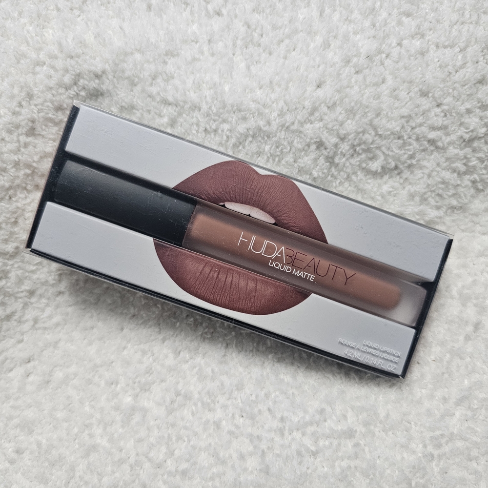 Huda Beauty Liquid Matte Lipstick in the shade Girlfriend